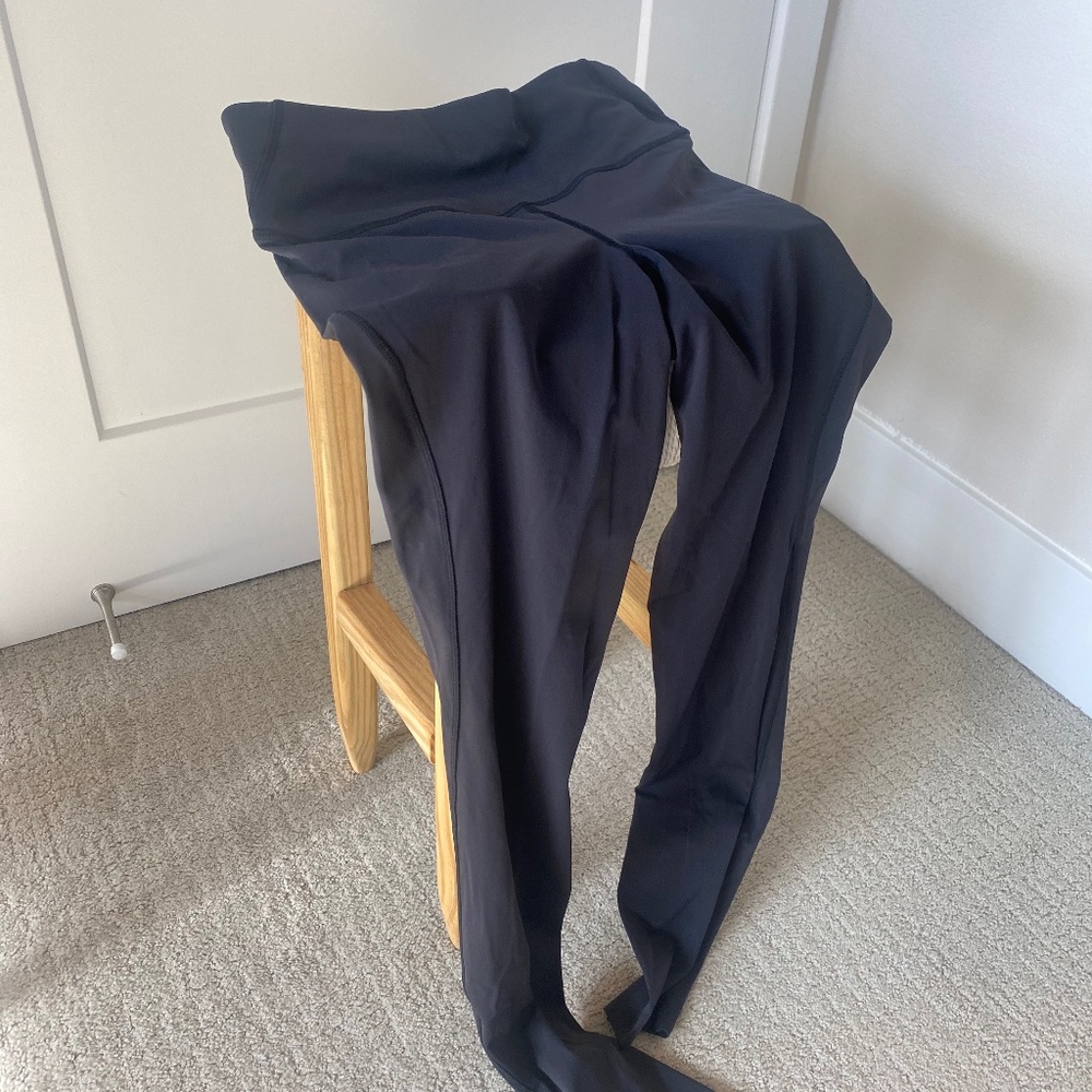 Lululemon base pace high right - never worn - size 6